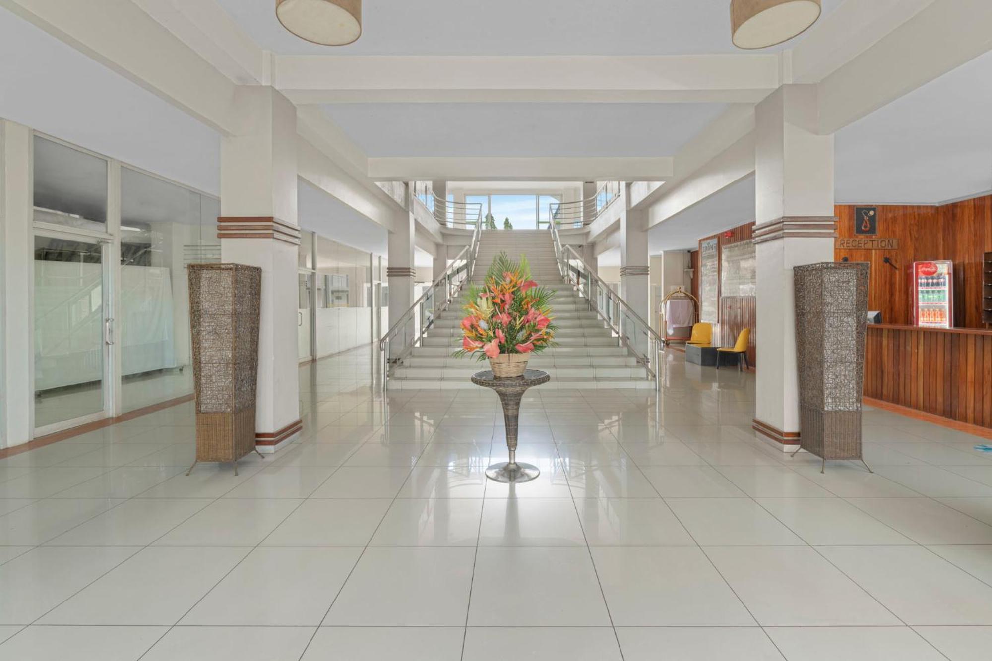 Trans International Hotel ナンディ エクステリア 写真